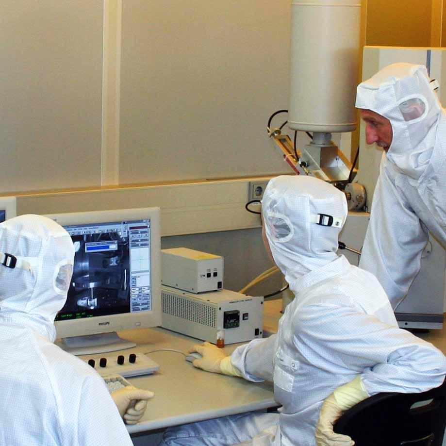 Studienplan Bachelor Rasterelektronenmikrospkopie Das Forschungszentrum Mikrotechnik verfügt über ein Rasterelektronenmikroskop der Fa. Fei, Type FEI XL30-ESEM FEG.
