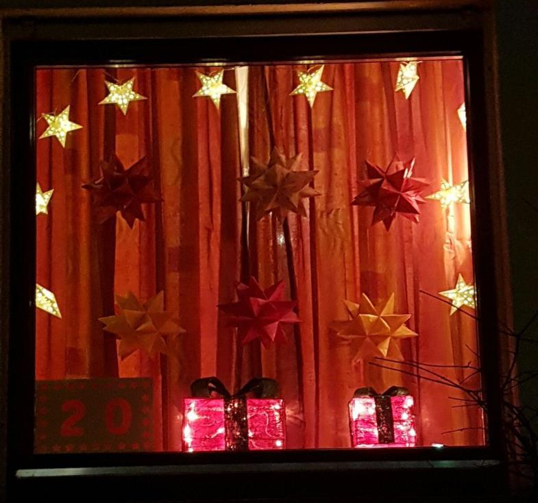 9 Wohngruppe Dreieich- Offenthal Aktive Teilnahme am Offenthaler Adventsfenster mit Gestaltung eines Adventsfensters für den 20. Dezember 2016.