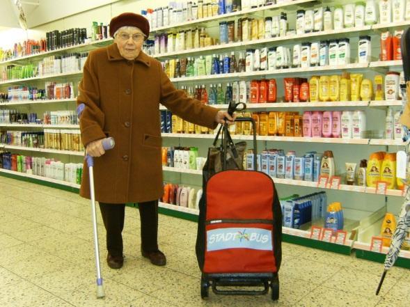 Agenda Foto: Ulrike Reutter Ausgangslage und verkehrliche Konsequenzen Mobilitätsverhalten von SeniorInnen