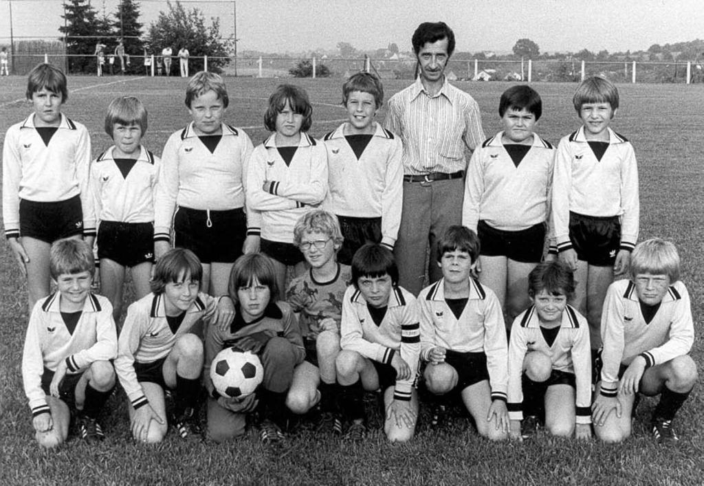 den nächsten Wochen wieder regelmäßig auf Jugendmannschaften aus längst vergangenen Tagen. Beginnen wollen wir mit der E-Jugend des FSV Steinbach aus der Saison 1978/1979.