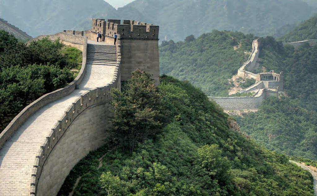 Wussten Sie... dass der Hauptteil der Chinesischen Mauer (oben) 3.460 Kilometer lang ist und damit fast so lang wie Deutschlands Außengrenzen? Hinzu kommen 3.