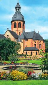 Fachwerkstadt begleiten. Die blumengeschmückte Innenstadt lädt ein zum Klosteraußenanlagen und die Einhardbasilika. gemütlichen Bummeln.