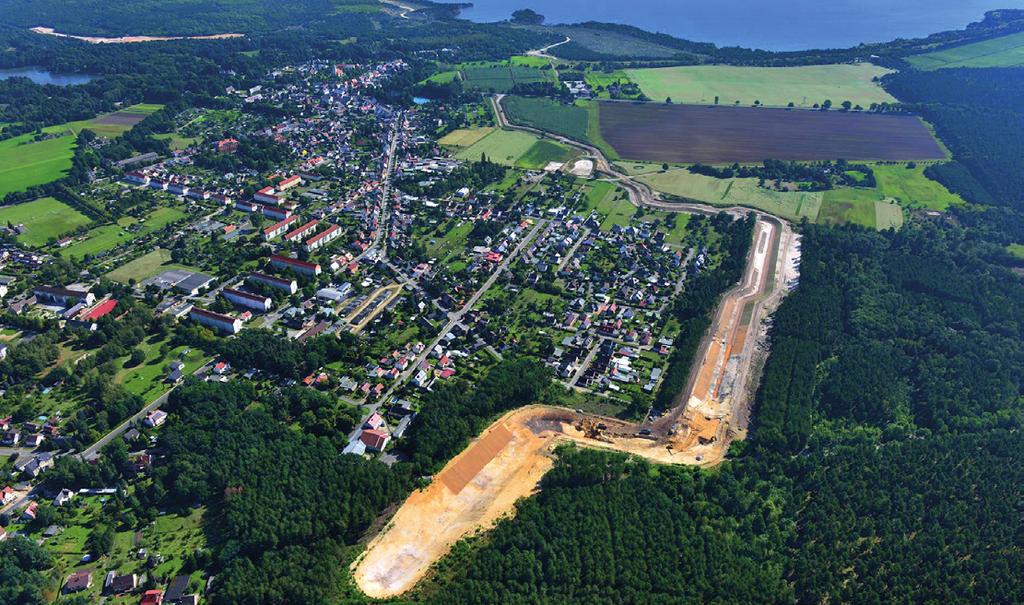 Zum Schutz der bestehenden Bausubstanz in Altdöbern vor wieder ansteigendem Grundwasser starteten im April 2016 die Bauarbeiten zur Errichtung eines über drei Kilometer langen Drainagesystems.