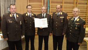 Auszeichnungen des NÖ LFV OBR Franz Knapp und BR Willibald Burger überreichten die Auszeichnungen des Landesfeuerwehrverbandes.