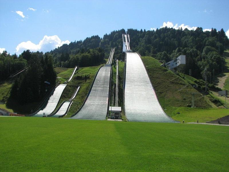 Adresse: Kristallweltenstraße 1, 6112 Wattens Täglich von 8:30 Uhr bis 19:30 Uhr Paragliding ist auch in der Tiroler Zugspitz Arena ein echtes Erlebnis, nicht nur durch die sensationelle Aussicht auf