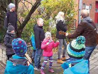 Auftanken für die neue Woche komm zum kindergottesdienst! der neue Benther Kindergottesdienst hat sich bewährt. die Kinder spielen und singen zusammen vor dem selbst gebauten Altar.