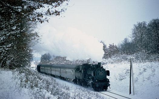 Modellvorstellungen 54 ANLAGENPORTRÄT: H0-ANLAGE EPOCHE III Gute-Laune-Bahn 60 DIORAMENKÖNIG: FOLGE 8 Tief im Schnee 70 ANLAGENBAU: