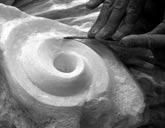 Steinträume Traumsteine Workshop Alabaster zum Leuchten bringen Samstag, 15. August 11.00 15.00 Uhr AUGUST Im urzeitlichen Meer ist er entstanden: Alabaster.