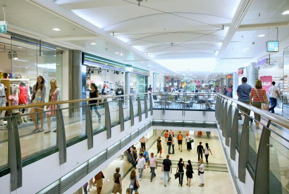 Ernst-Ludwig-Straße Kirchstraße Schustergasse Direkt am Center befindet sich mit dem Luisenplatz der zentrale