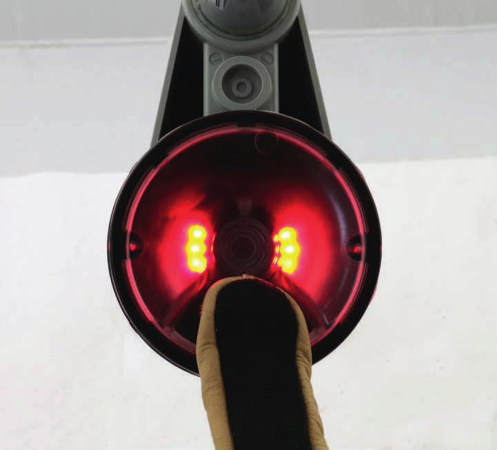 acoustic signal green LED red LEDs flash red switch-on button Figure 6.1 Indication signals 6.