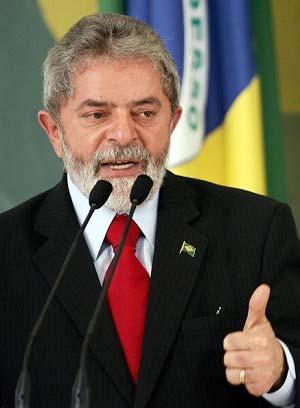 Cardosos Reformwerk hat Lula also nicht zurückgenommen, aber durch sozialpolitische Maßnahmen ergänzt.