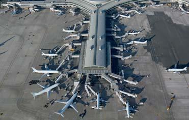 TECHNOLOGIEN IM DIENSTE DER UMWELT EFFIZIENTE NUTZUNG DES LUFTRAUMS EADS engagiert sich für die Entwicklung moderner Luftverkehrs- Managementsysteme, um ein nachhaltiges Wachstum des Flugtransports