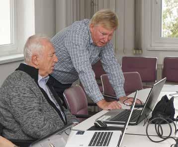 Neue Medien im Alter Warmbronn PC-Kurs von Senioren für Senioren Zahlreiche Projekte hat die Bürgerstiftung Warmbronn bereits ins Leben gerufen, seit sie vor 10 Jahren gegründet wurde.