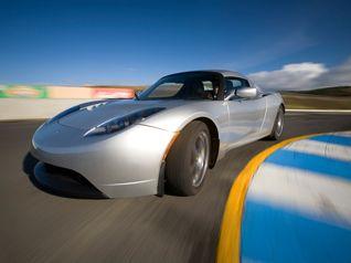 Tesla Roadster Personen:! 2 Geschwindigkeit:! 200 km/h Reichweite:!