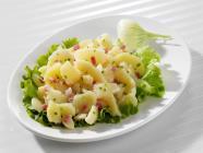 c,,j Speck-Kartoffelsalat Mit Kartoffeln, Räucherspeck, Zwiebeln, Essi un Pflanzenöl Tessiner Kartoffelsalat Ein