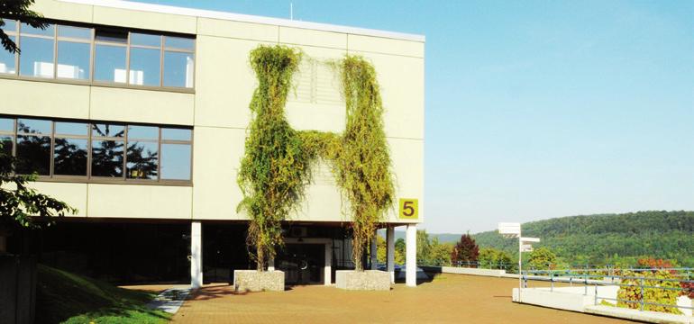 Die Hochschule Ostwestfalen-Lippe ist eine moderne Bildungseinrichtung mit den drei Standorten Lemgo, Detmold und Höxter sowie dem Studienort Warburg. Rund 6.