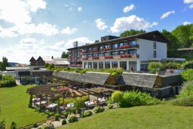 Zusatzleistungen Ihr Ziel-Handicap-Kurs auf dem Golplatz Sonnenhof in Lam Verbessern Sie bei Ihrem inkludierten Ziel-Handicap-Kurs auf dem Golfplatz Sonnenhof in Lam Ihr Handicap.