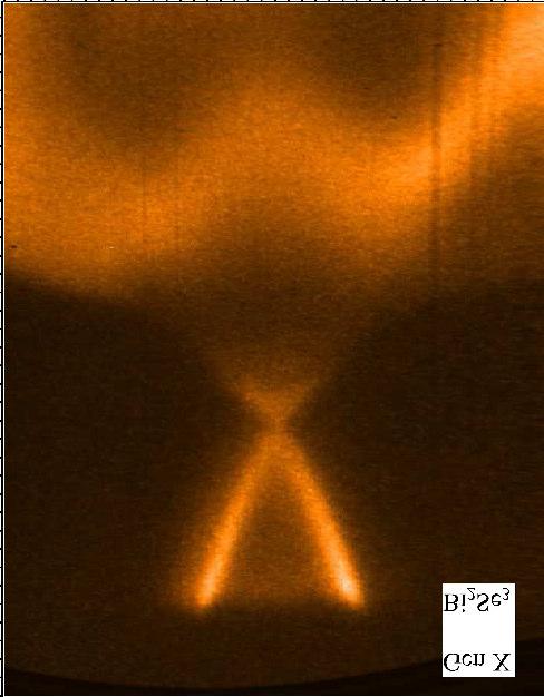 : a) ARPES-Messungen an 23 nm Bi 2 Se 3 /Si(111) für beide Kristallrichtungen, durchgeführt in Hiroshima.