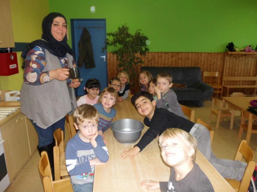 Erlebte Vielfalt in der AWO- Kindertagesstätte Wilde Wichtel Die Kinder der Bärengruppe führten in der letzten Woche das Projekt Andere Länder-andere Speisen durch.