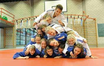 Judo Judo ist eine japanische Kampfsportart, deren Prinzip,,Siegen durch Nachgeben ist. Judo ist eine ganzheitliche Lehre für Körper und Geist. Judo in Holthausen ab 8 Jahren Dienstag 18.00 19.