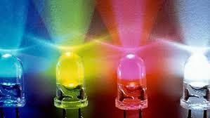 Wie funktioniert eine LED-Lampe? Lichtemitterdioden (auch LEDs genannt) sind Halbleiterbauelemente, die beim Anlegen einer elektrischen Spannung einfarbiges Licht aussenden.