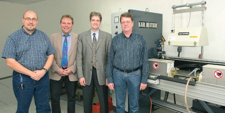 DEUTROFLUX Magnetpulver-Rissprüfmaschine bei VECTOR in Hattingen Im Herbst 2009 wurde an die Firma VEC- TOR in Hattingen eine neue Rissprüfmaschine geliefert.