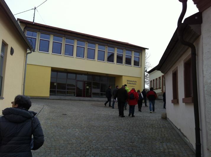 Aus obigen Bildern ist das Rathaus von Eußenheim zu erkennen, beheimatete vor Umbau die Lehrerwohnungen.