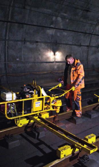 Dokumentation Ab- und Aufladen von Schienen Schienenwechsel im Fließbandverfahren Isolierstoß IVB-30 Bei Vossloh arbeiten