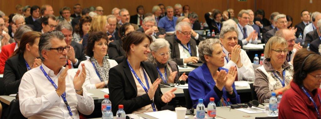VCU / Uniapac-Tagung Verantwortliches Handeln lohnt sich Erfolgsbeispiele aus dem In- und Ausland Blick in die gute besuchte Jahresversammlung der VCU Schweiz «Verantwortliches Unternehmertum»,