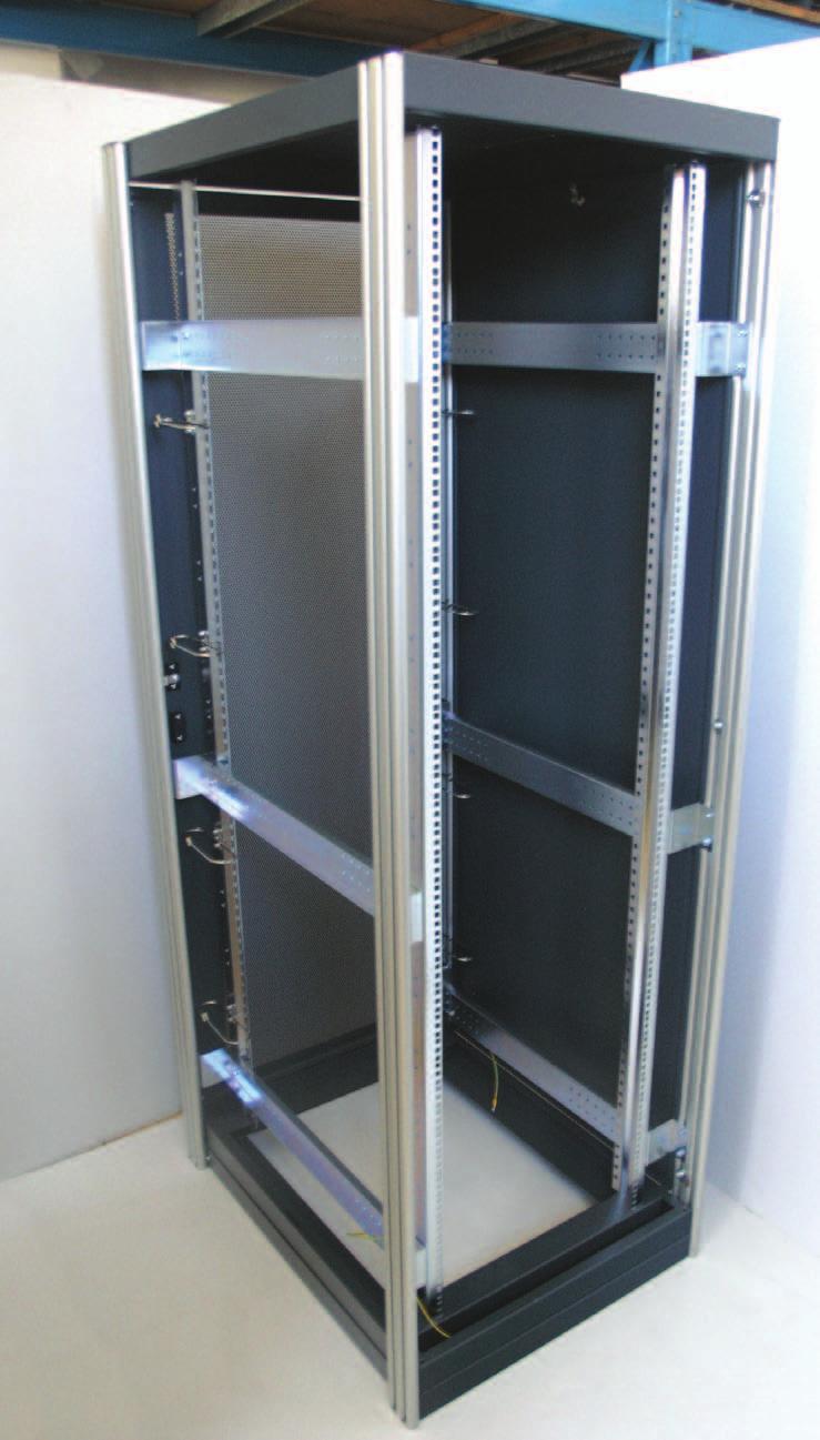 Wegen der Einrichtungsnatur, die in den Serverschrank montiert wird, ist derjenige ausgezeichnet mit einem System der perforierten Stahltüren belüftet, was eine Überwärmung der empfindlichen