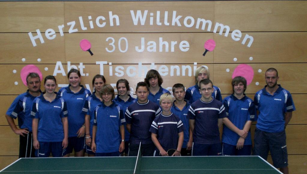 Tischtennis- Jugend v.l.: Herbert Wieser (Abt.