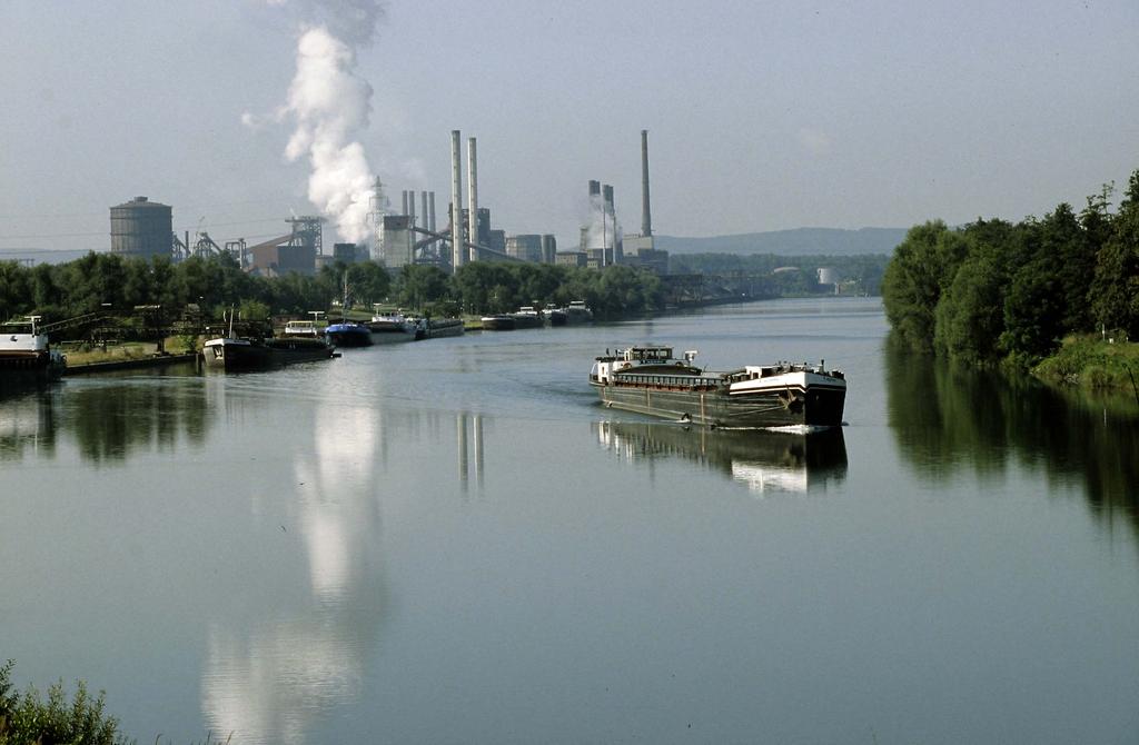 Imposante Einblicke auf die großflächige Industrielandschaft Salzgitters entlang am Stichkanal vorbei am Industriehafen und Schacht Konrad bietet diese Tour.