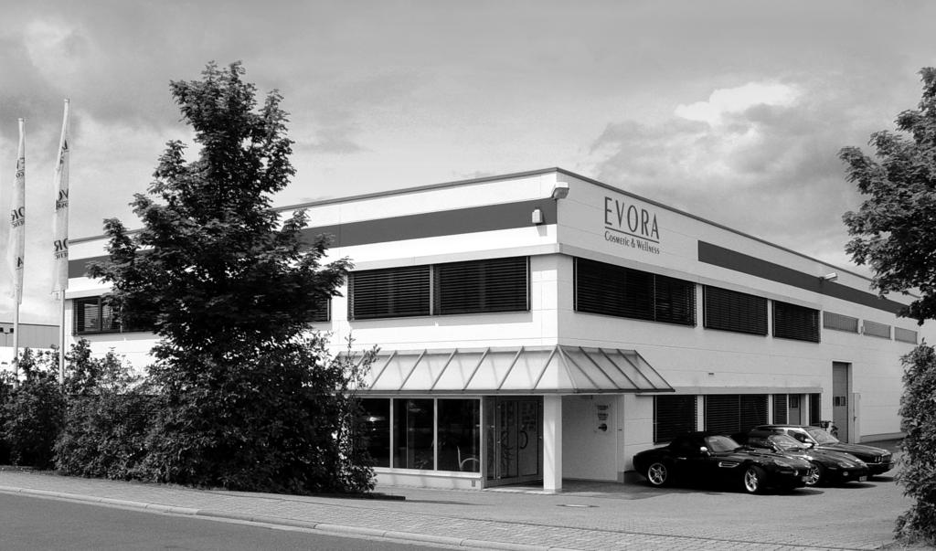 Das Unternehmen EVORA wurde 1977 von Karin und Hans Matousek gegründet und war somit das erste deutsche Networkunternehmen auf dem Markt.