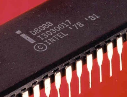 Hardware Geschichtliches zu Mikroprozessoren (3) 1978 CPU des ersten IBM PCs und Tausender weiterer Modelle ( Nachbauten ).