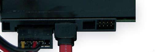 Technische Daten 5. Stecken Sie nun die Stromversorung sowie das SATA Kabel (Rot) an die Festplatte an. 6.
