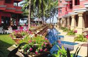 AUSSTATTUNG: Das vom traditionellen Thai- Stil inspirierte Hotel befindet sich inmitten einer tropischen Gartenanlage und ist eine Oase der Ruhe.