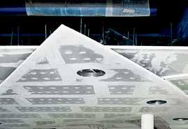 Deckensegel können gezielt zur Verbesserung der Raumakustik eingesetzt werden, als Reflektorflächen für eine indirekte Lichtführung