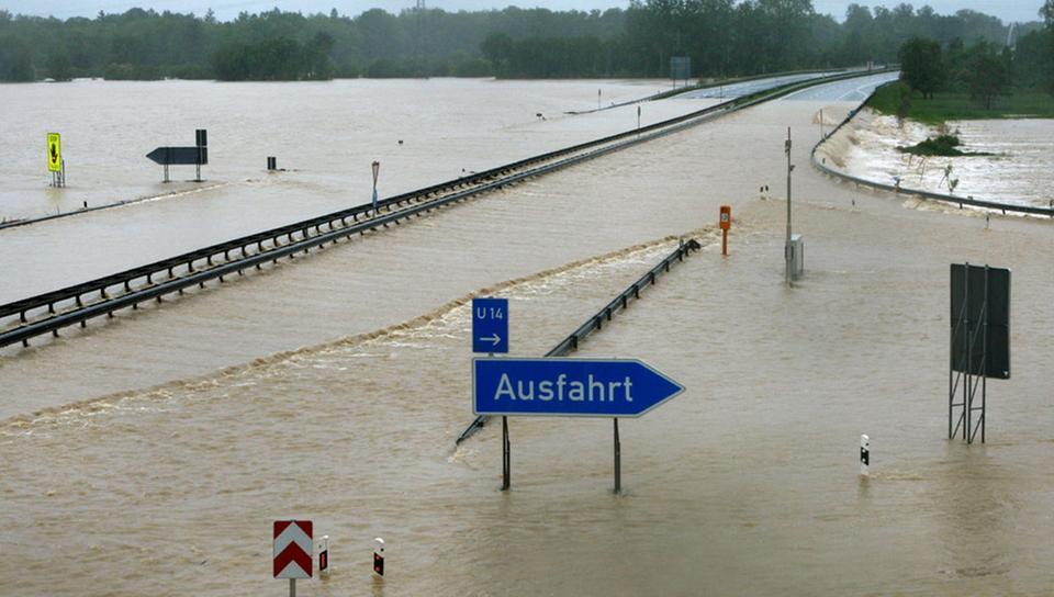 Überflutungen im Bundesverkehrswegenetz Beispiel Hochwasser Juni 2013 Raum Deggendorf