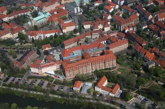 Göttingen 524 vollstationäre Betten 16 Kliniken und 4 weitere Fachabteilungen Ca. 25.