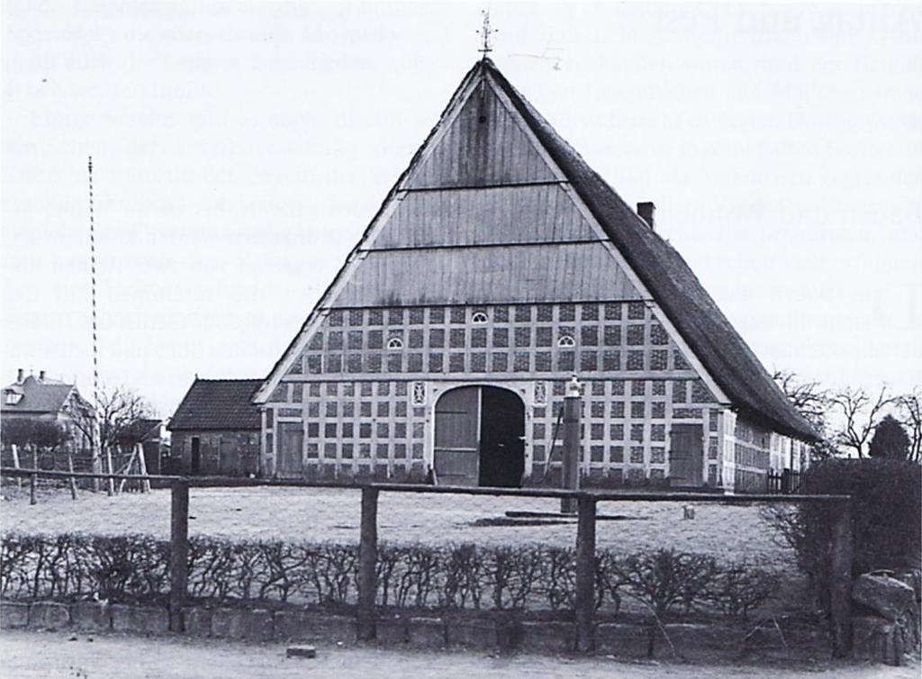 51 Das Haupthaus der Hufe stand bis zum Brand 1906 an der Dorfstraße in Höhe des