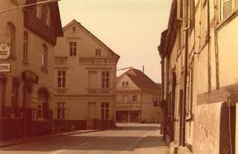 Jüdische Einwohner gab es ab 1596 in Holzhausen und später auch in Börninghausen, Harlinghausen und Engershausen.