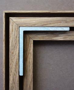 Ebenso wie unsere robustbeständigen Holzspannrahmen aus Eiche (2): Graugelb bis gelbbraun in der Farbe, wirken sie neutral und wertig.