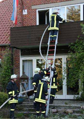 5.2.5. Mai 2008 Wohnungsbrand forderte ein Todesopfer 218 Einsätze verzeichneten Ostholsteins Feuerwehren im Mai 2008. Ein Wohnungsbrand in Heringsdorf hat ein Todesopfer gefordert.