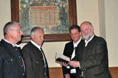 Vorstand Thomas Huber begrüßte neben den Mitgliedern besonders die Vorstandschaft des Patenvereins Nußdorf und die anwesenden Gemeinderäte. Vorstand Thomas Huber stellte einen großen Terminbogen vor.