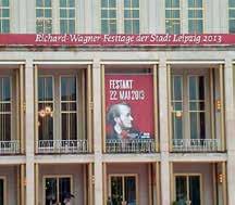 Richard Wagner, dessen Name als Komponist noch heute weltweit einen ausgezeichneten Klang hat und dessen Werke auf den Bühnen aller Opernhäuser zu finden sind, wurde in Leipzig ge boren und wuchs