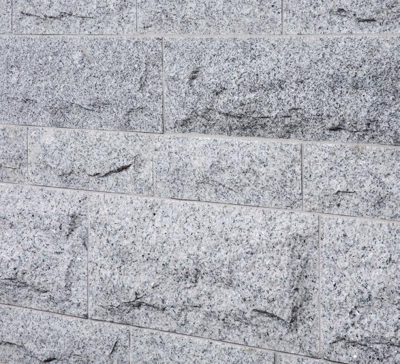 gr a n i t au s C hina BRAVO BROOKSTONE 60 Gestein: Granit Farbe: edelgrau, Bearbeitung: Oberfläche bossiert, Seiten und Rückseite gesägt,