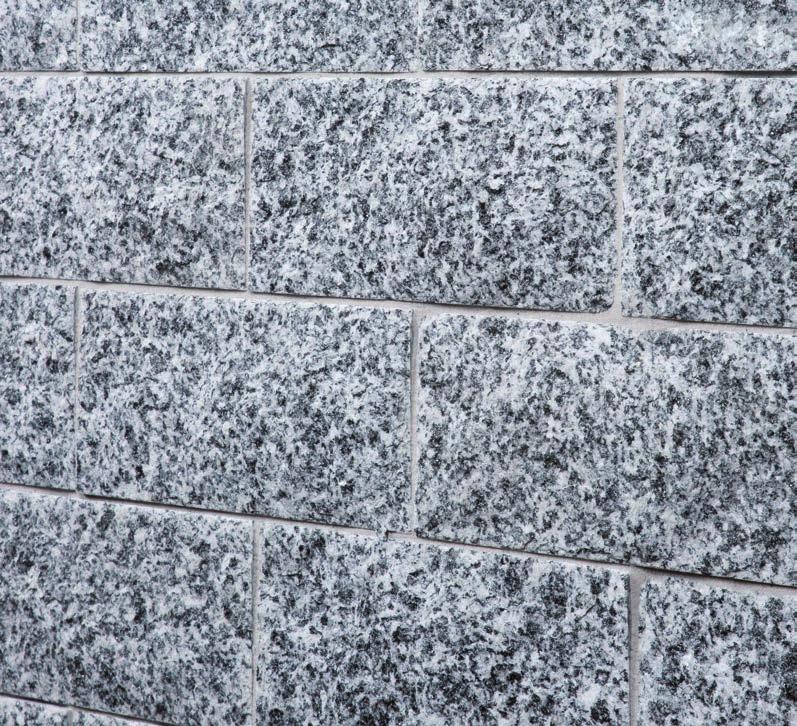 gneis aus i ta lien Verblender Gestein: Gneis Farbe: dunkelgrau mit Struktur Bearbeitung: Oberfläche gespalten, Rückseite & Seiten gesägt Stärke: 1,5-2 cm Tausalzbeständig