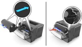 Führen Sie die Tonerkartusche ein, indem Sie die seitlichen Führungen der Kartusche auf die Pfeile an den seitlichen