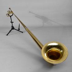 323 Trompetophon 20 in Saxophonform, wohl 1930er Jahre, Messing und Nickel, sehr guter Zustand, L 51 cm.