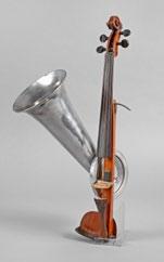 62 Stumme Violine 20 8 Anfang 20. Jh., Ahorn massiv, sehr guter Zustand, L gesamt 60 cm. 9 66 57 63 Phonofiddle 20 England, um 1920, gemarkt A. T.